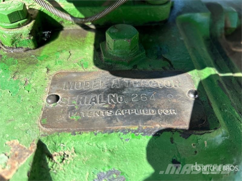 John Deere 2WD Antique Tractor Trattori