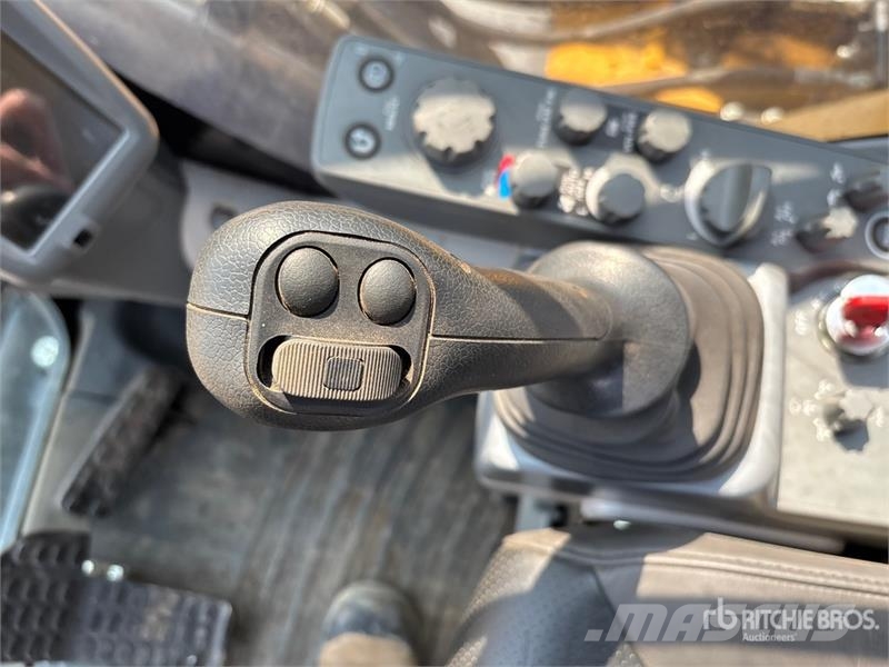 John Deere 300P Tracked Excavator Beltegraver