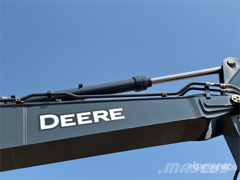 John Deere 300P Tracked Excavator Beltegraver