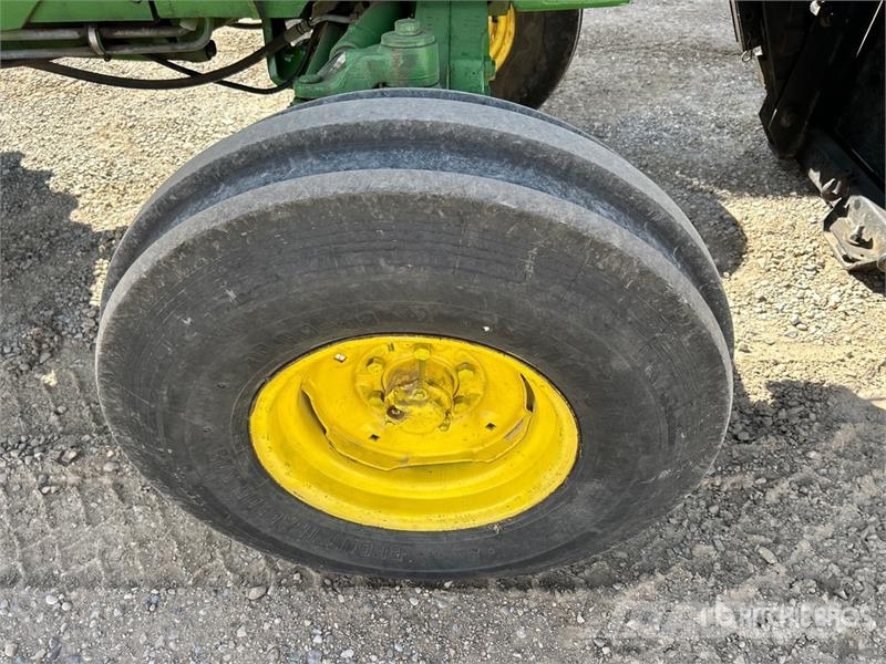 John Deere 3140 2WD Utility Tractor Naudoti kompaktiški traktoriai