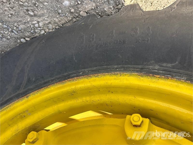 John Deere 3140 2WD Utility Tractor Naudoti kompaktiški traktoriai