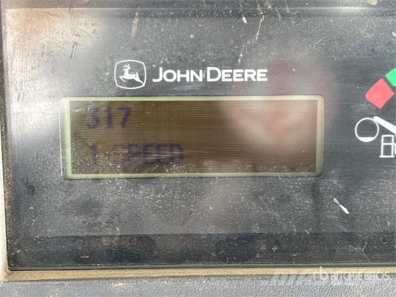 John Deere 317G Lietoti riteņu kompaktiekrāvēji