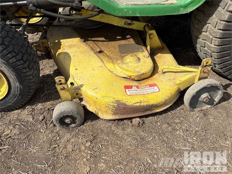 John Deere 318 4x2 Ride-On Lawn Mower 탑승형 잔디깎기