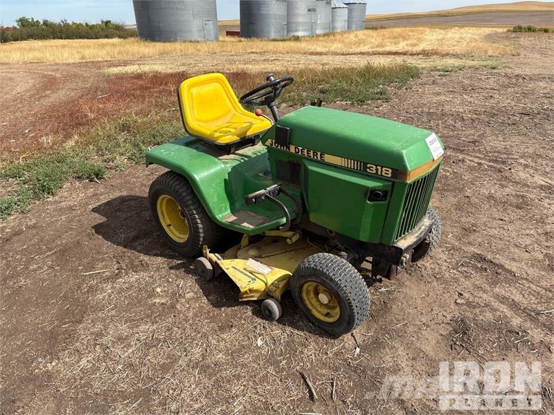 John Deere 318 4x2 Ride-On Lawn Mower 탑승형 잔디깎기