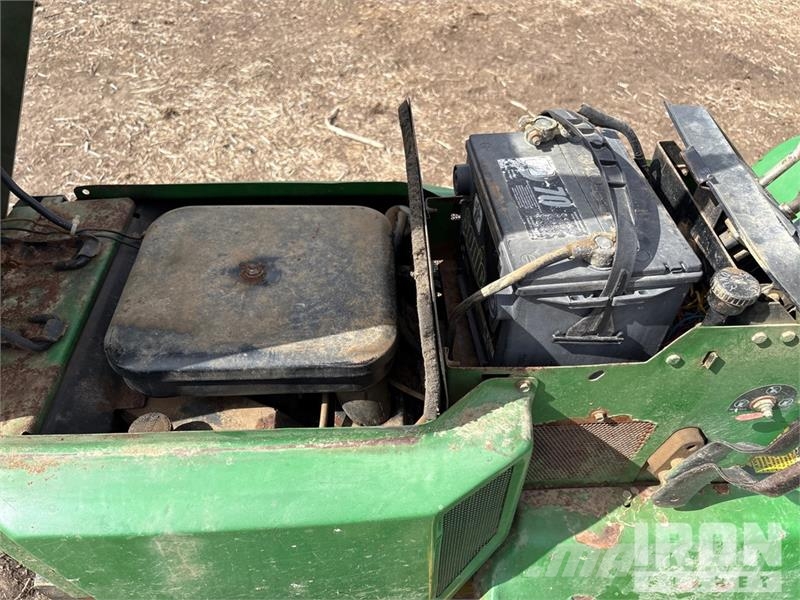 John Deere 318 4x2 Ride-On Lawn Mower 탑승형 잔디깎기