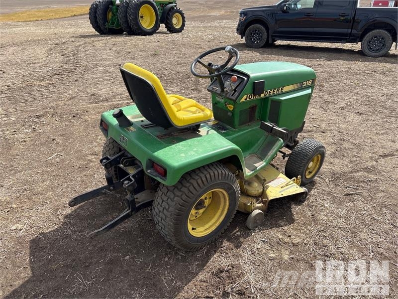 John Deere 318 4x2 Ride-On Lawn Mower 탑승형 잔디깎기