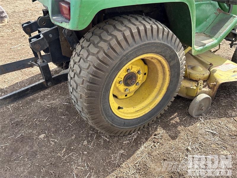 John Deere 318 4x2 Ride-On Lawn Mower 탑승형 잔디깎기