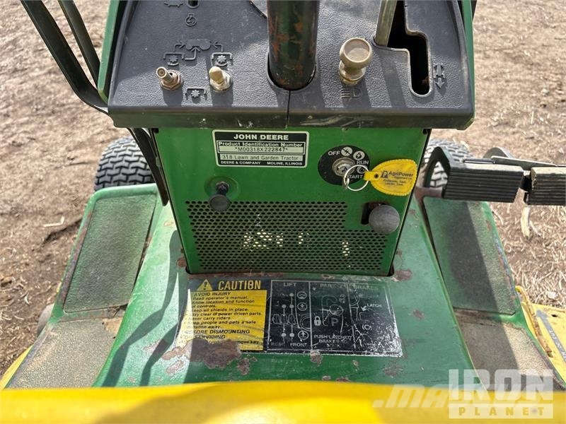 John Deere 318 4x2 Ride-On Lawn Mower 탑승형 잔디깎기
