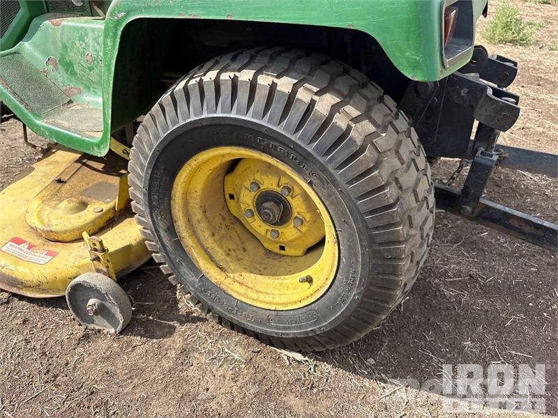 John Deere 318 4x2 Ride-On Lawn Mower 탑승형 잔디깎기