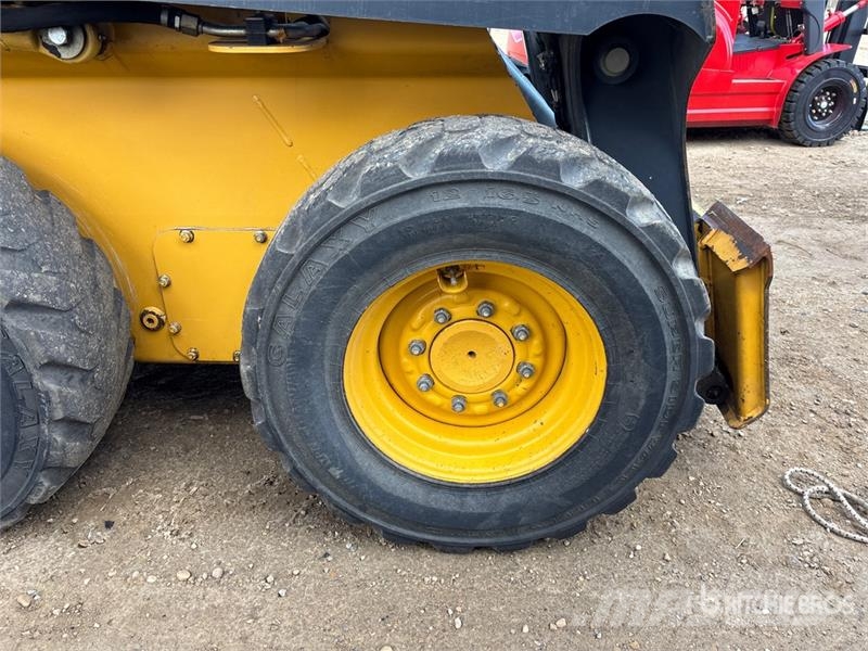 John Deere 318D Skid steer loaders