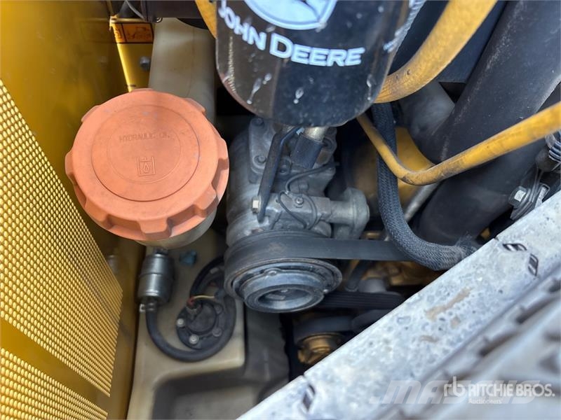 John Deere 318D Skid steer loaders