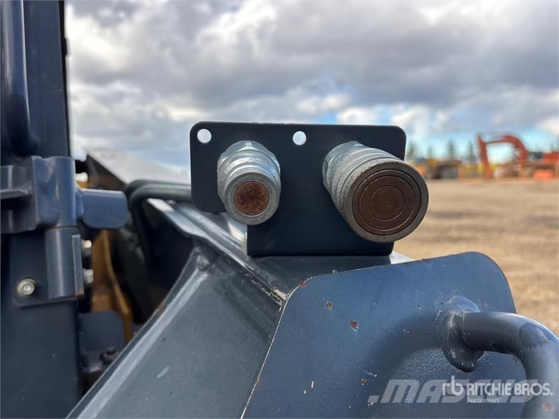 John Deere 318D Skid steer loaders