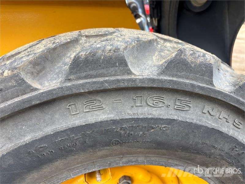 John Deere 318D Skid steer loaders