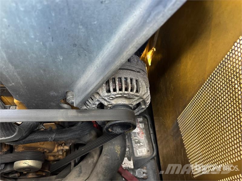 John Deere 318D Skid steer loaders