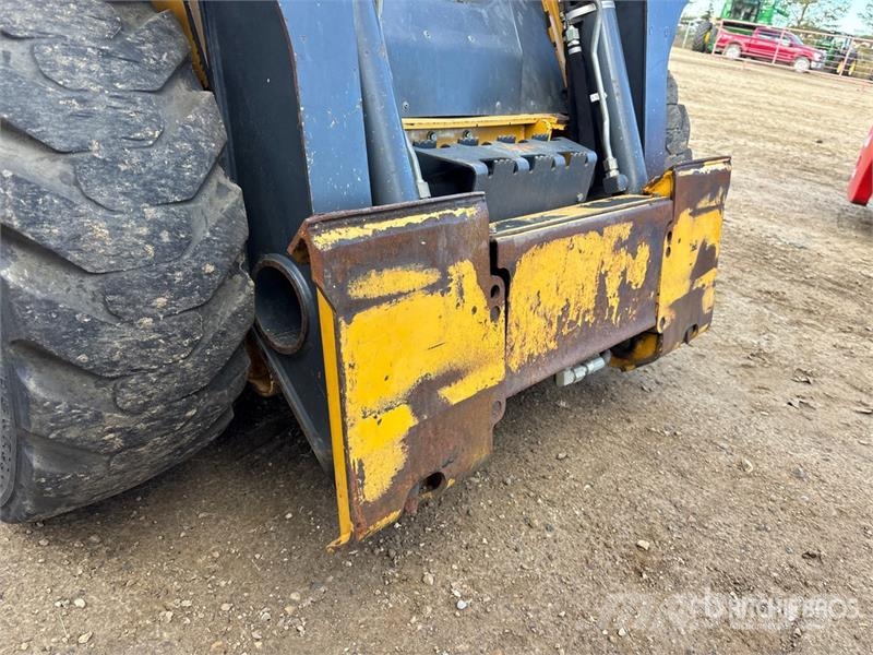 John Deere 318D Skid steer loaders