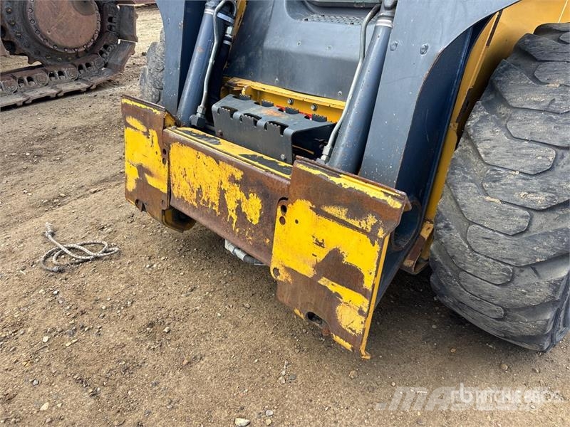 John Deere 318D Skid steer loaders
