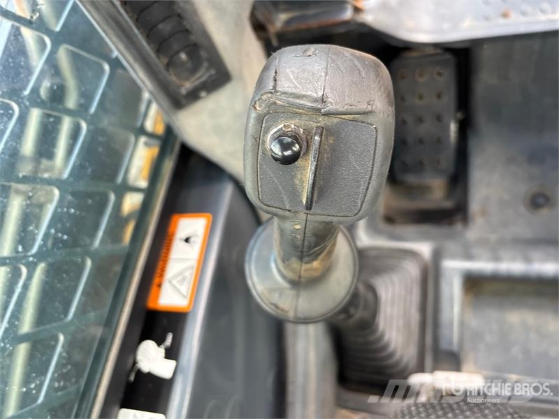 John Deere 318D Skid steer loaders