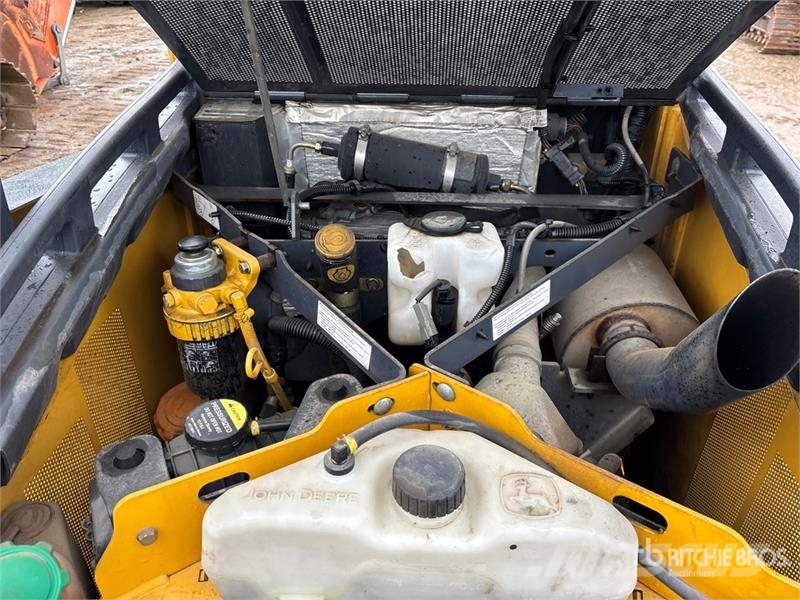 John Deere 320D Kompaktrakodók