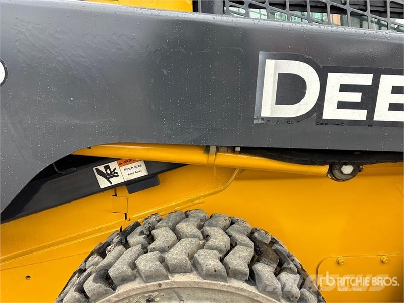 John Deere 320D Kompaktrakodók