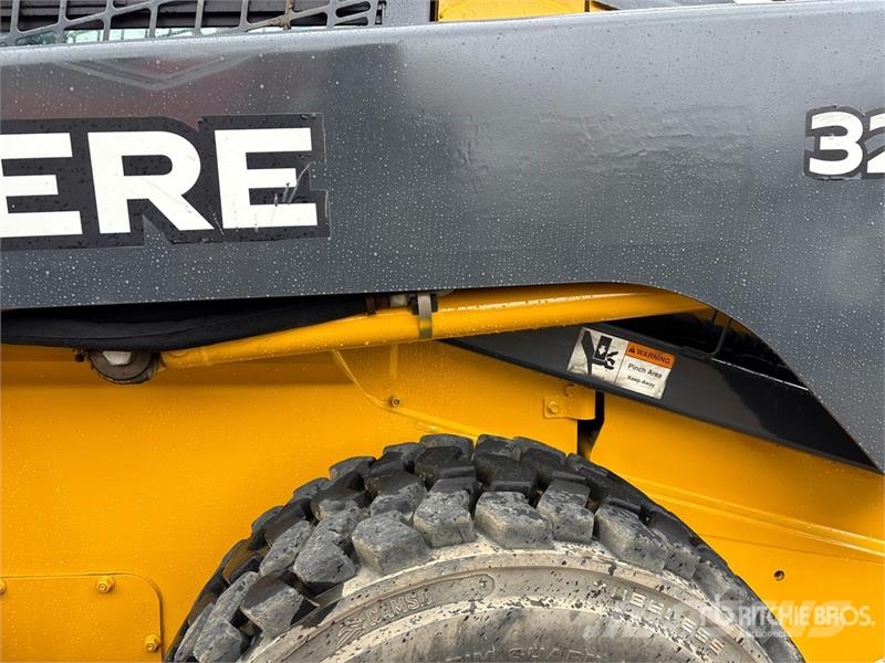 John Deere 320D Kompaktrakodók