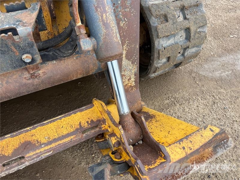 John Deere 323D Skid steer loaders
