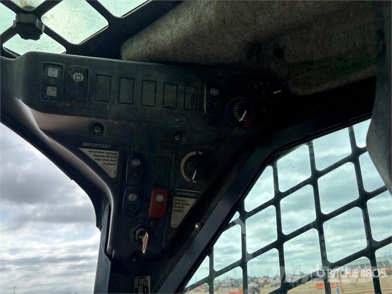 John Deere 323D Skid steer loaders