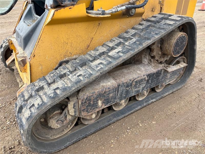 John Deere 323D Skid steer loaders