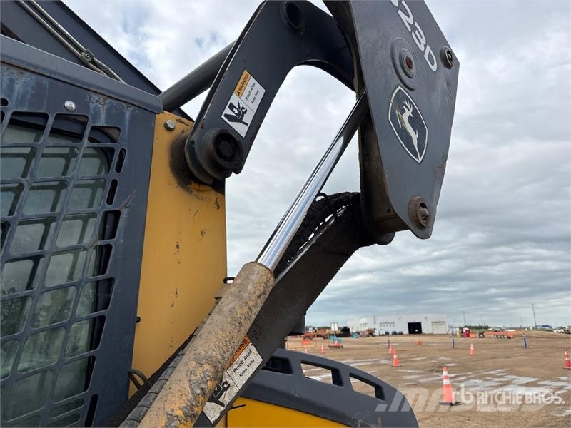 John Deere 323D Skid steer loaders