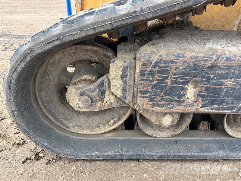 John Deere 323D Skid steer loaders