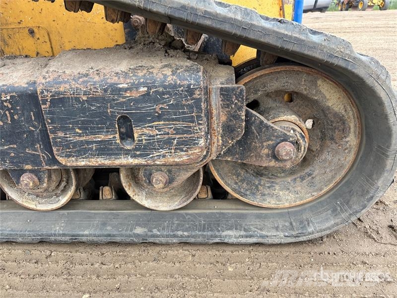 John Deere 323D Skid steer loaders