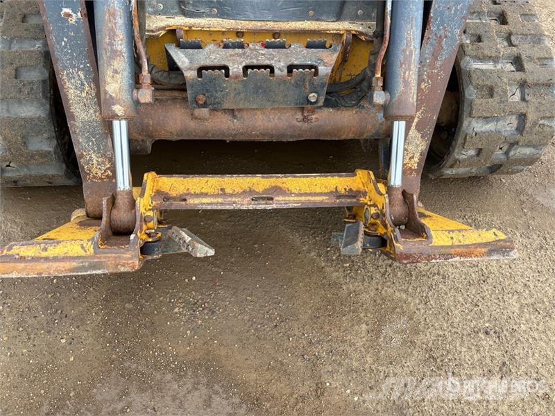 John Deere 323D Skid steer loaders