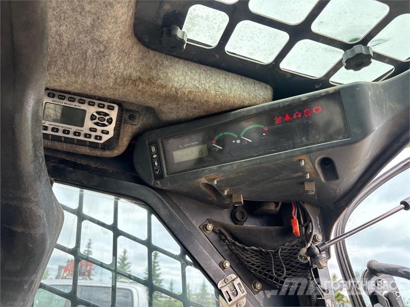 John Deere 323D Skid steer loaders