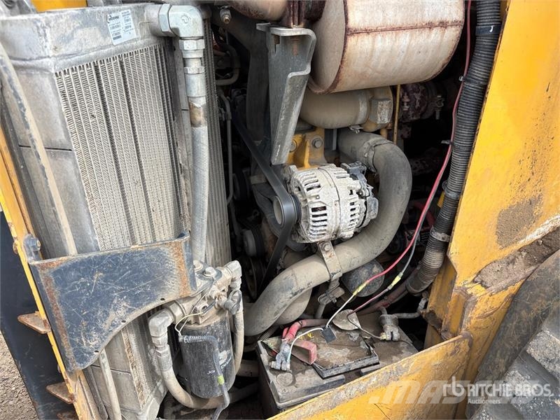 John Deere 323D Skid steer loaders