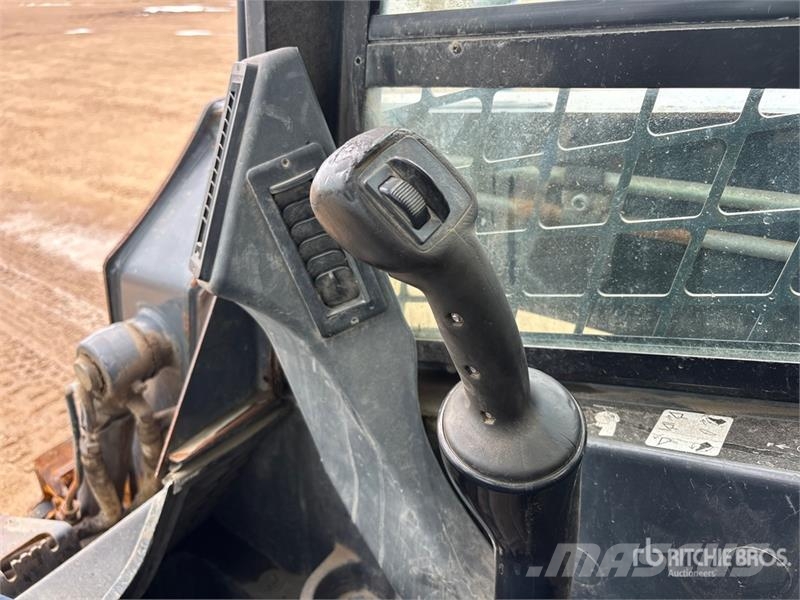 John Deere 323D Skid steer loaders