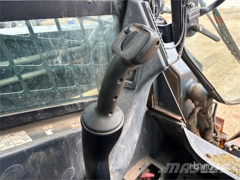 John Deere 323D Skid steer loaders