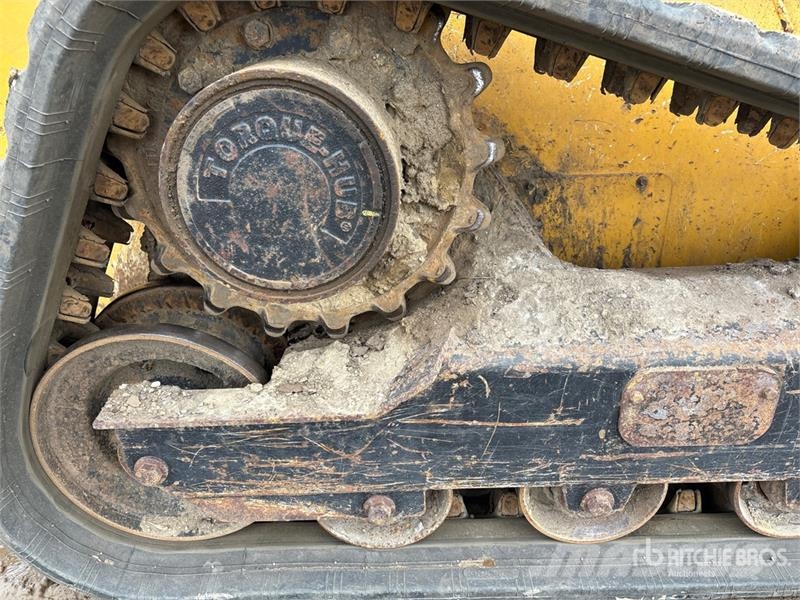 John Deere 323D Skid steer loaders
