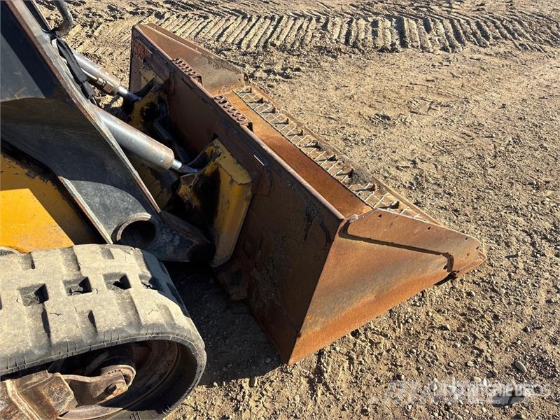 John Deere 323E Мини-погрузчики