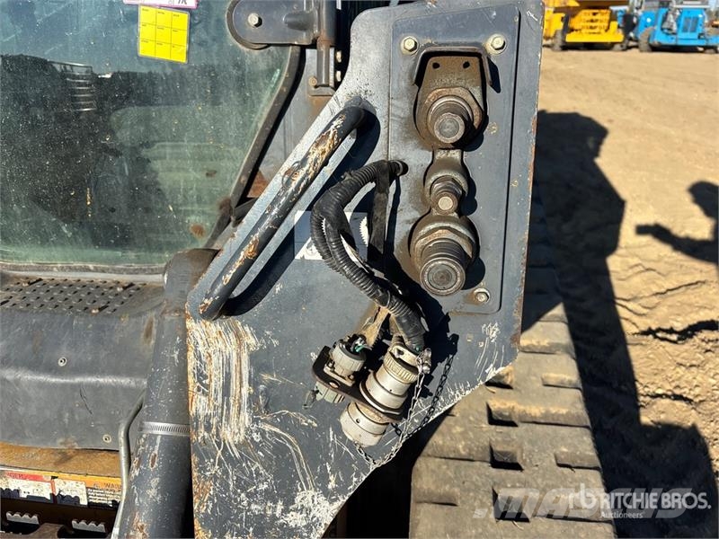 John Deere 323E Мини-погрузчики