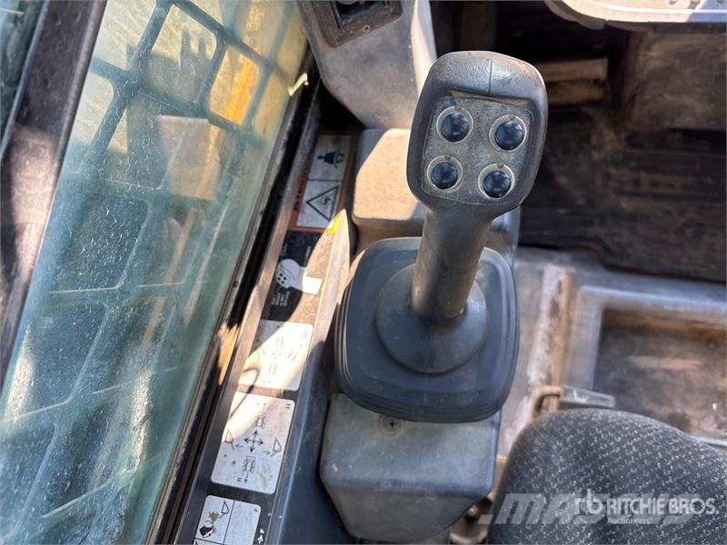John Deere 323E Мини-погрузчики