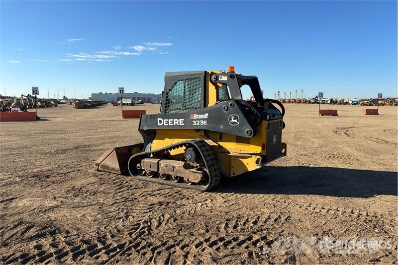 John Deere 323E Мини-погрузчики