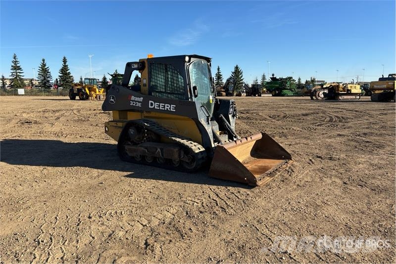 John Deere 323E Мини-погрузчики