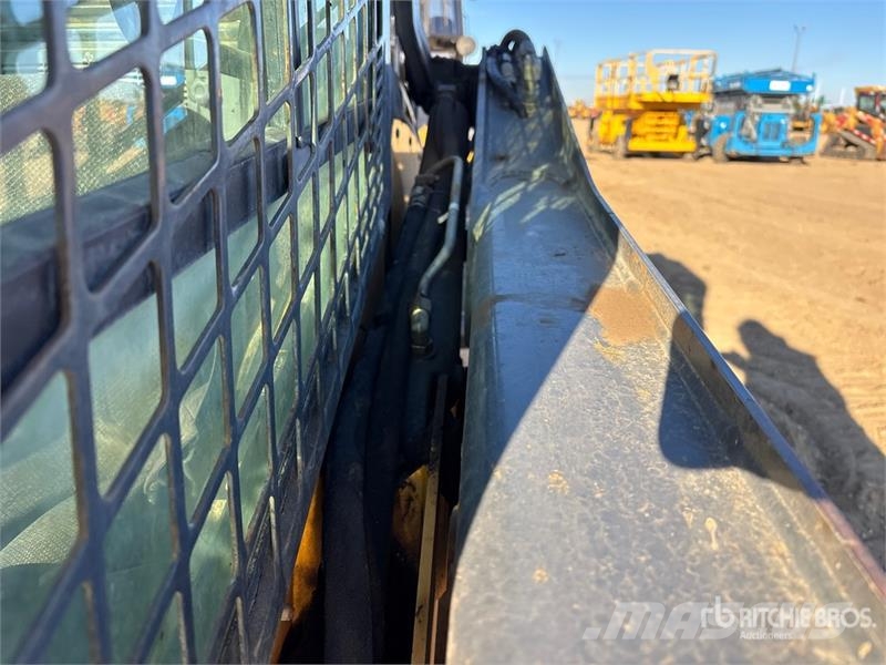 John Deere 323E Мини-погрузчики