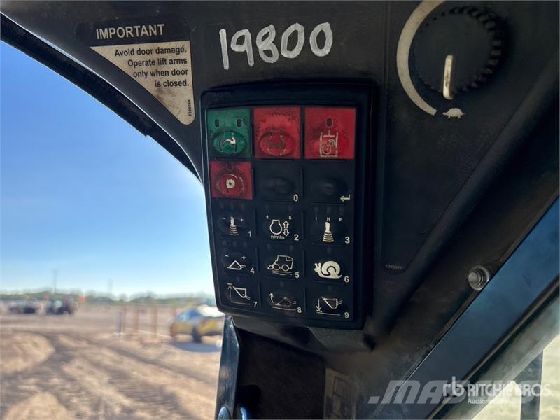 John Deere 323E Мини-погрузчики