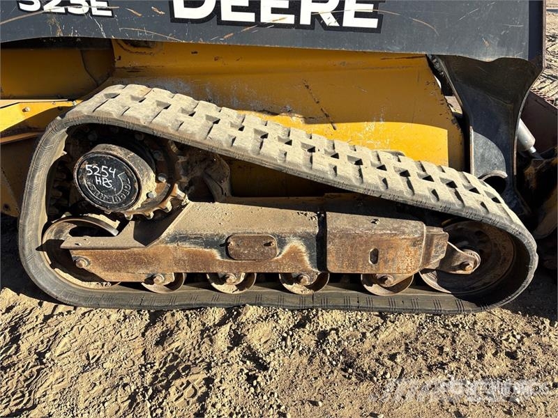 John Deere 323E Мини-погрузчики