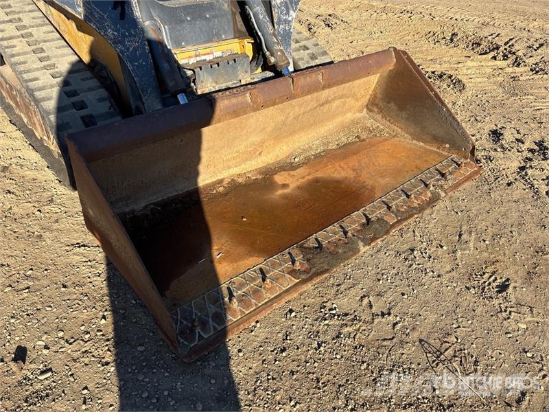 John Deere 323E Мини-погрузчики