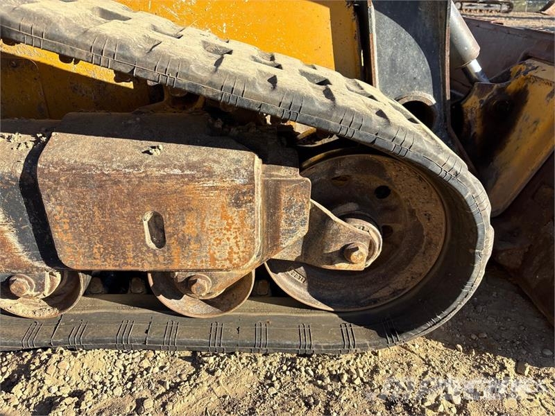 John Deere 323E Мини-погрузчики