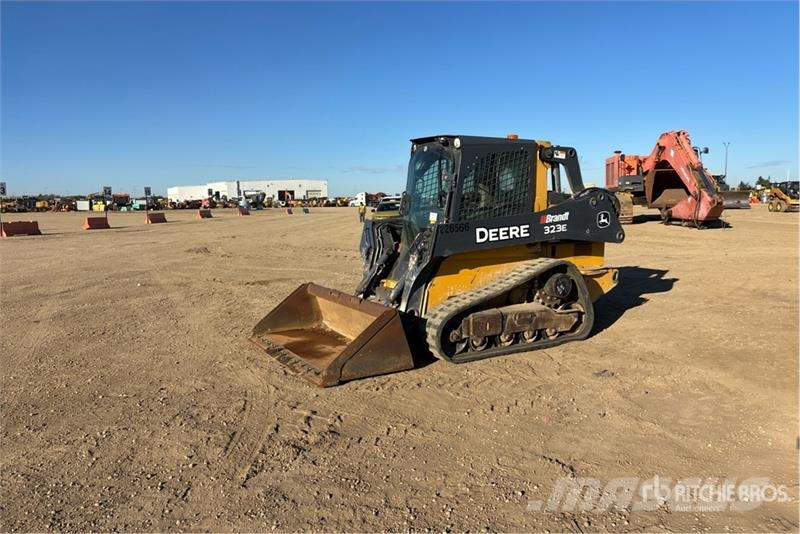 John Deere 323E Мини-погрузчики