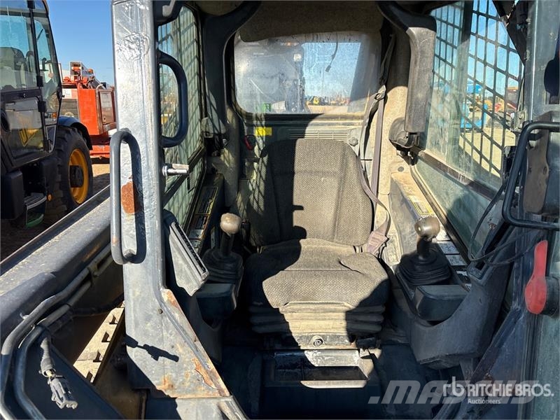 John Deere 323E Мини-погрузчики