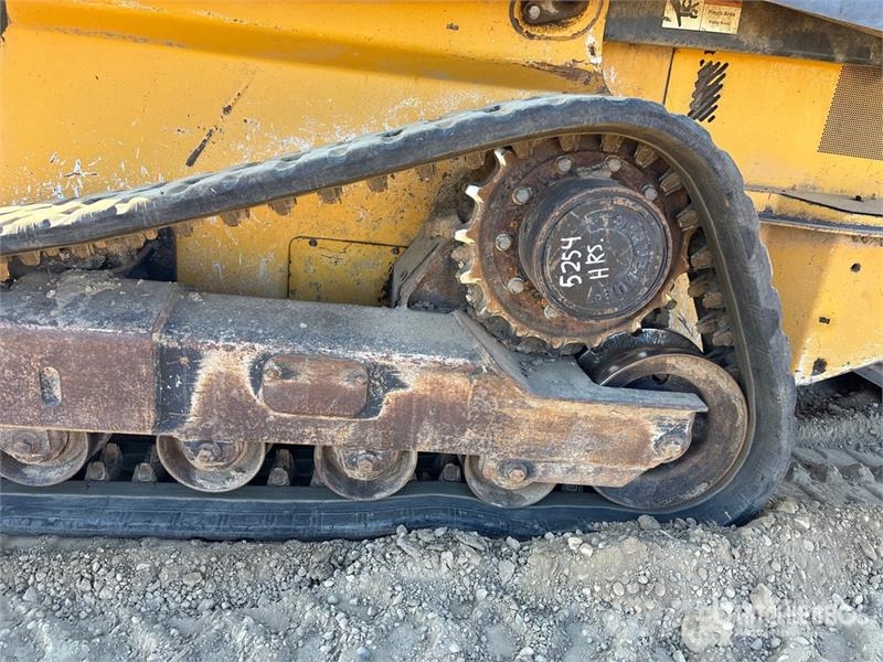 John Deere 323E Мини-погрузчики
