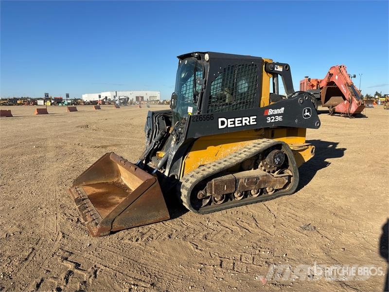 John Deere 323E Мини-погрузчики